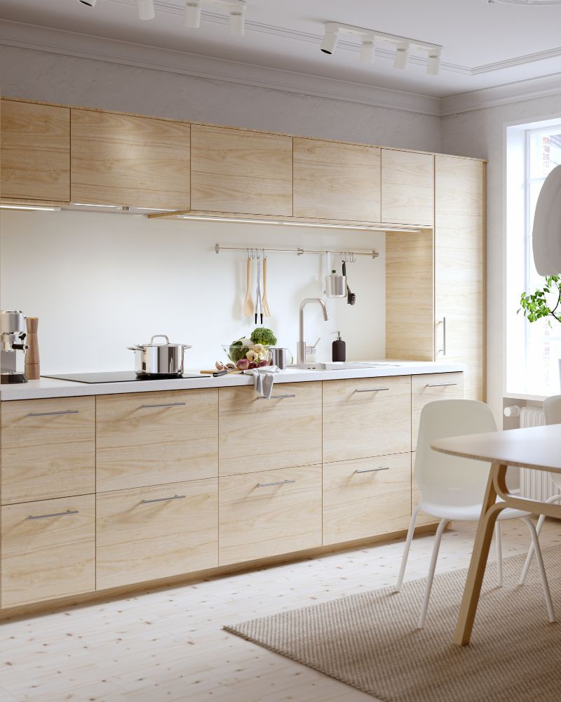 Bright kitchen with SEKTION cabinets, MAXIMERA drawers, SÄLJAN countertop and ÄLMAREN faucet in a clean layout.