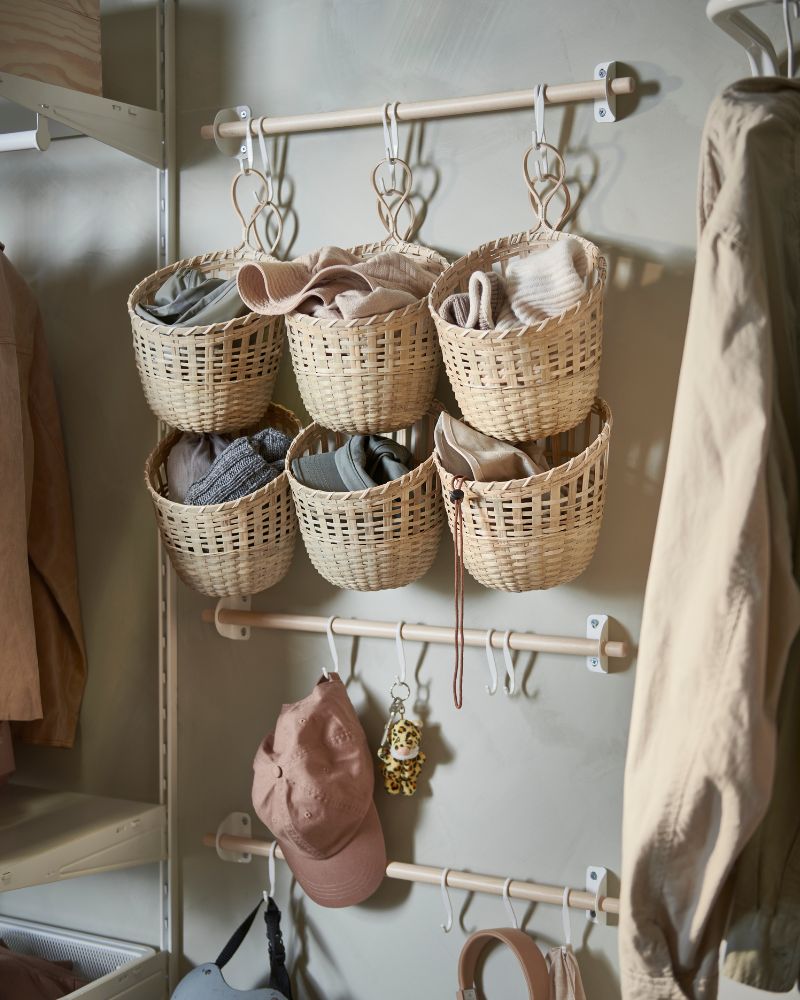 Organized entryway with NEREBY rails and S‑hooks, BOAXEL wall storage and TOLKNING hanging baskets.