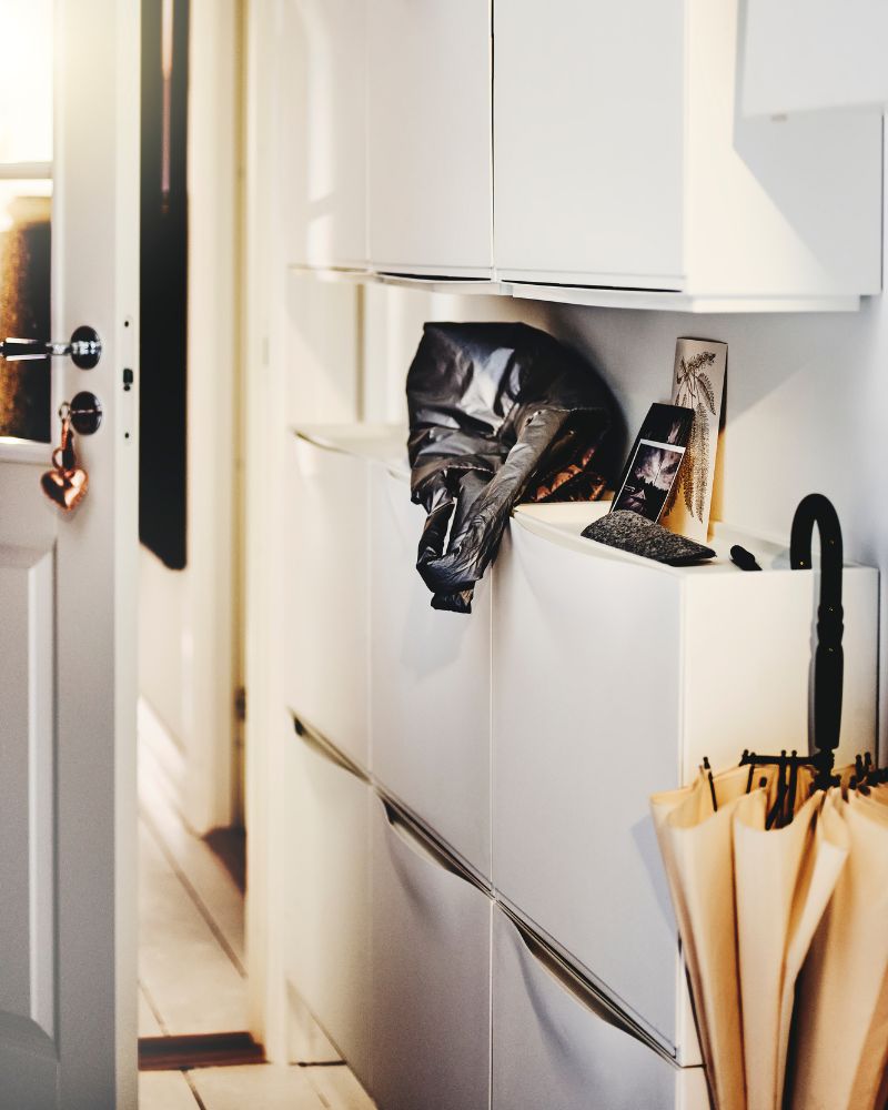 Smart entryway with TRONES shoe storage, keeping shoes, bags and umbrellas neatly tucked away.