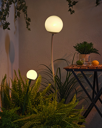 SOLVINDEN floor solar lamps with a foldable TÄRNÖ table.