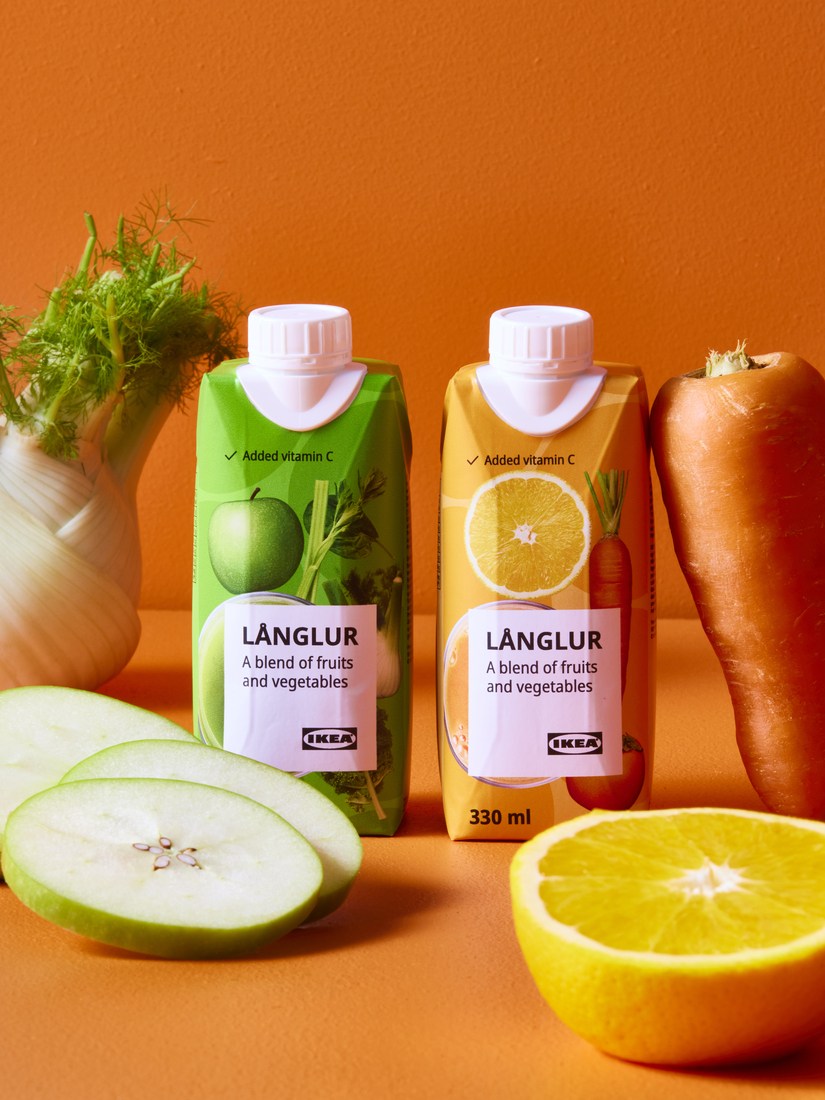 Jugos LÅNGLUR de frutas y verduras con frutas frescas.